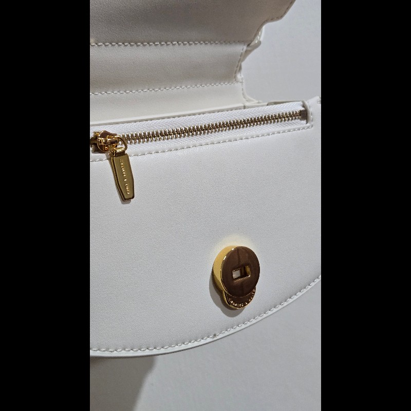 Charles&keith斜背包-3