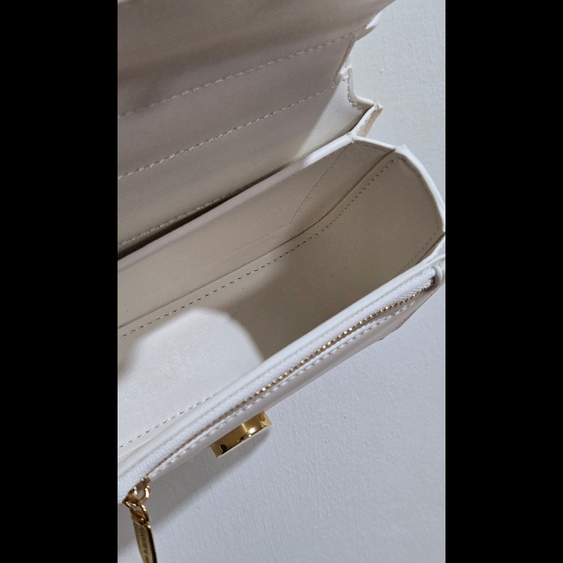 Charles&keith斜背包-5