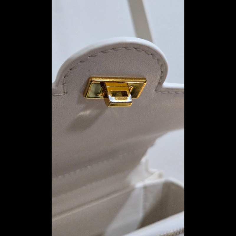 Charles&keith斜背包-9