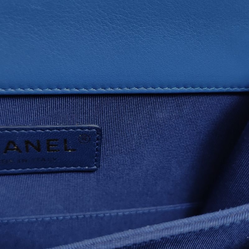 Chanel Boy Bag牛皮純色菱格絎縫方形雙C鎖扣單肩包-9