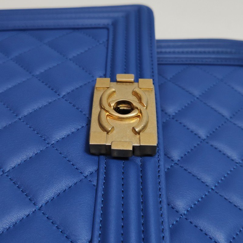 Chanel Boy Bag牛皮純色菱格絎縫方形雙C鎖扣單肩包-11