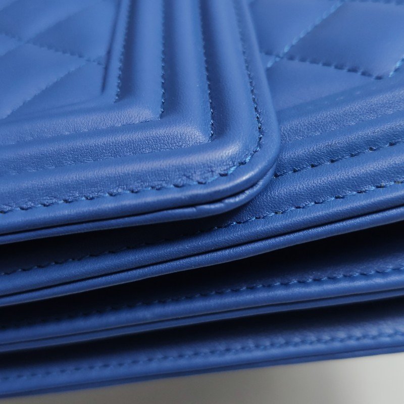 Chanel Boy Bag牛皮純色菱格絎縫方形雙C鎖扣單肩包-16