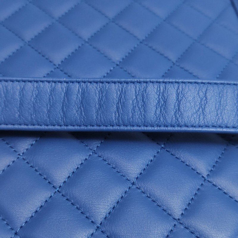 Chanel Boy Bag牛皮純色菱格絎縫方形雙C鎖扣單肩包-18