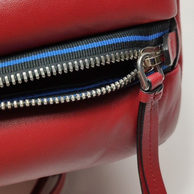 Prada羊皮拼色字母Logo拉鏈單肩包-12