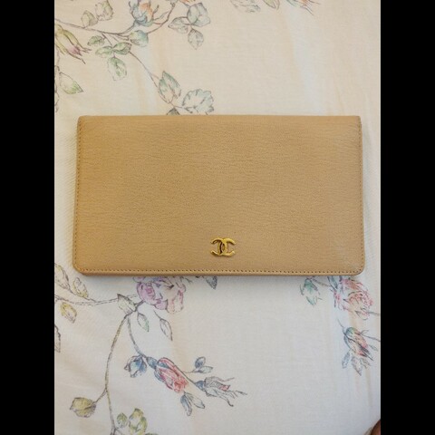 香奈兒奶茶色對開長夾(二手)