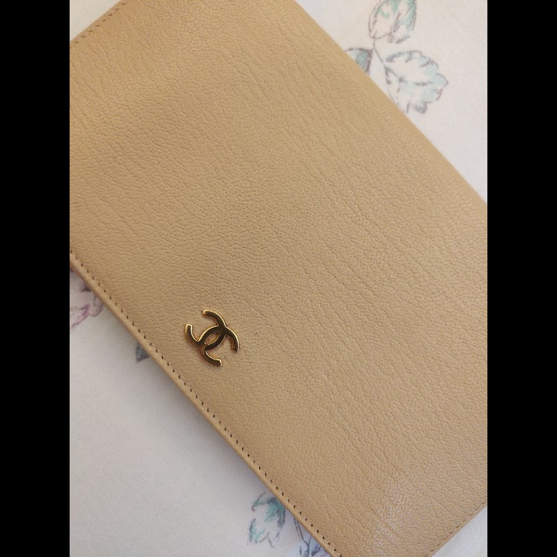 香奈兒奶茶色對開長夾（二手）-4
