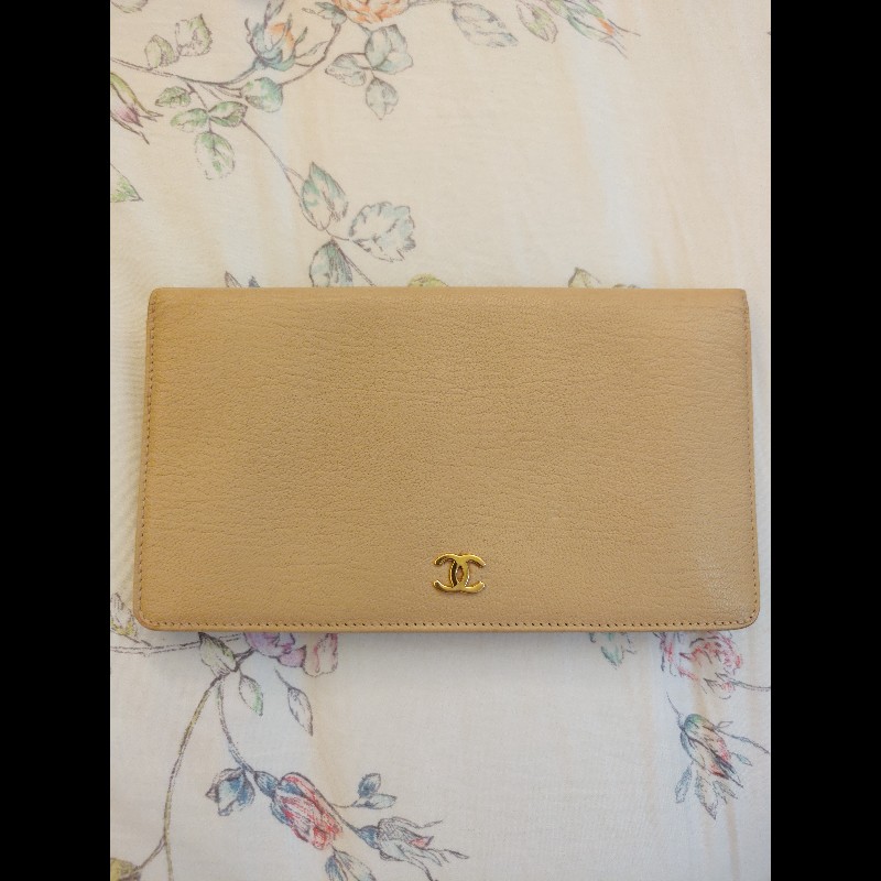 香奈兒奶茶色對開長夾（二手）-6