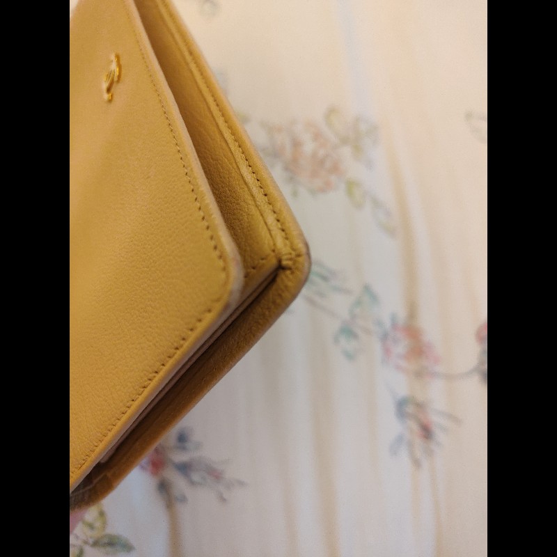 香奈兒奶茶色對開長夾（二手）-10