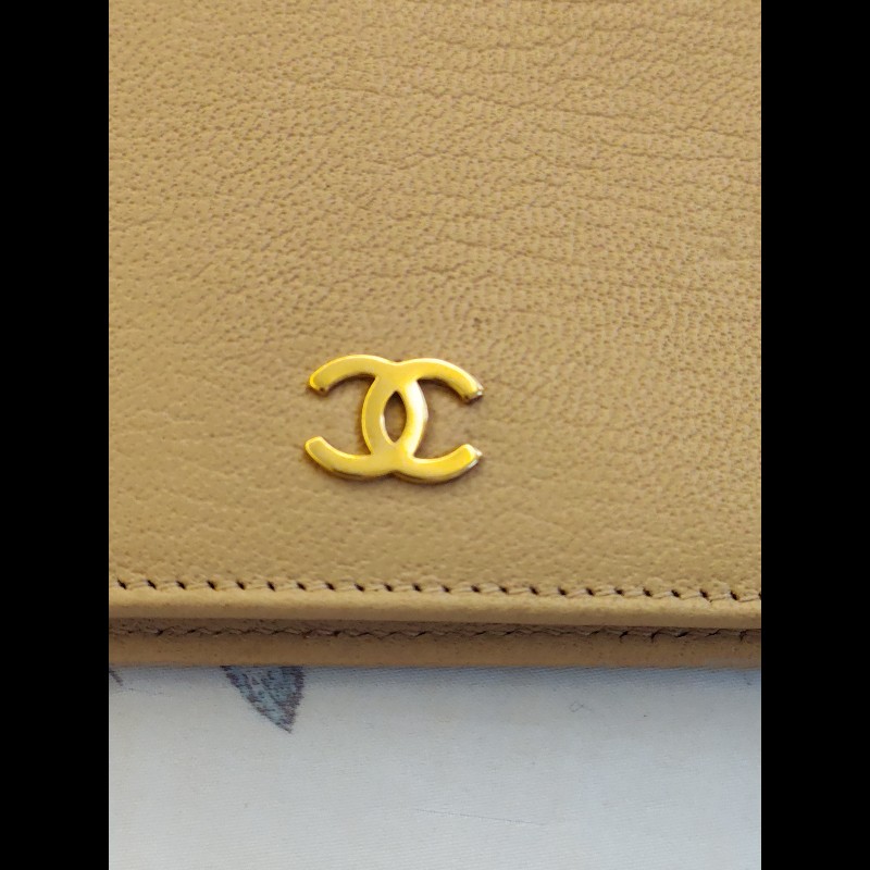 香奈兒奶茶色對開長夾（二手）-15
