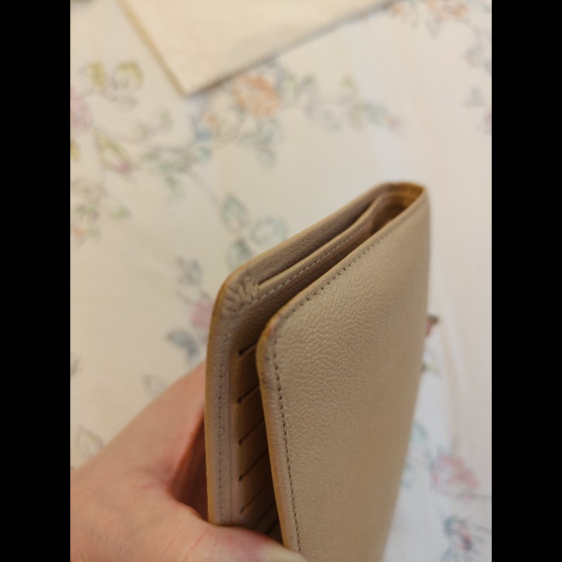 香奈兒奶茶色對開長夾（二手）-16