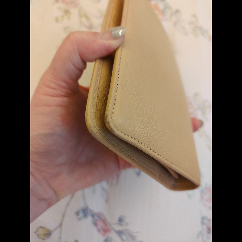 香奈兒奶茶色對開長夾（二手）-17
