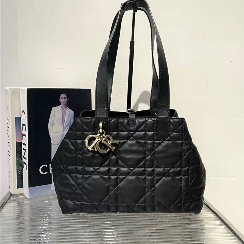 98新Dior 迪奧 Toujours Bag 中型 菜籃 黑色 可調式手把 又颯又慵懶-0