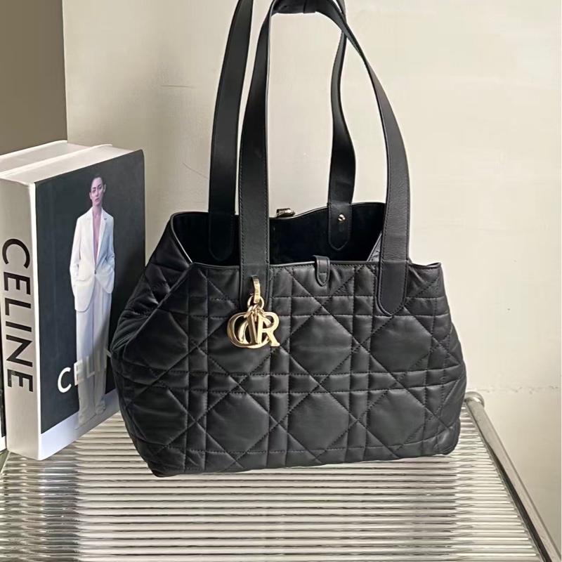 98新Dior 迪奧 Toujours Bag 中型 菜籃 黑色 可調式手把 又颯又慵懶-2