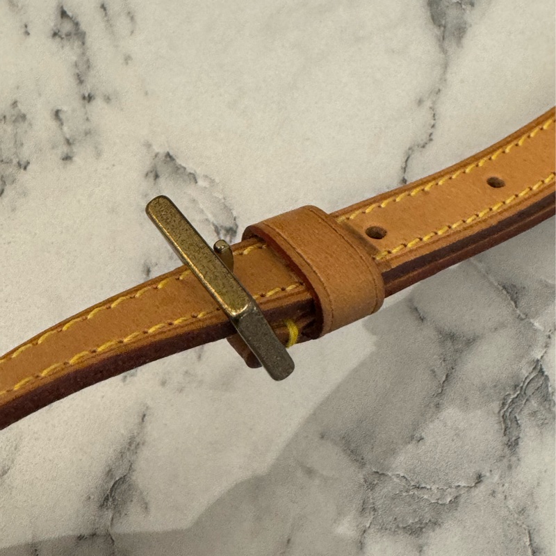 LV花紋橫式拉鏈斜背包-36