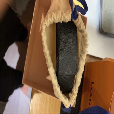 LV lnitiales 40毫米啞面黑色皮帶