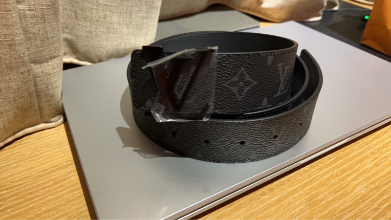 LV lnitiales 40毫米啞面黑色皮帶-6