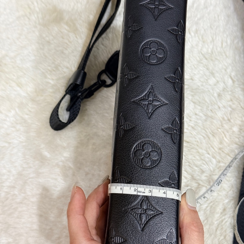 未使用99新✨LV 晶片款Gaston 全黑 牛皮 斜背包 附錢包-8