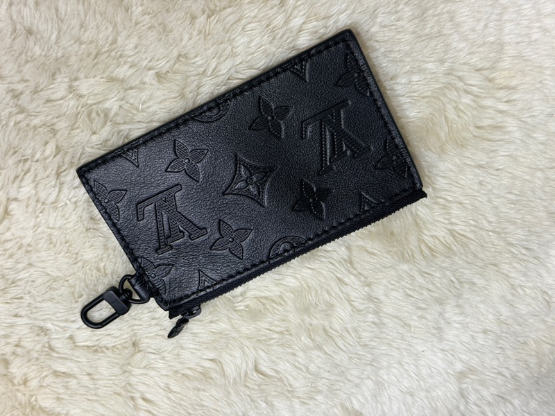 未使用99新✨LV 晶片款Gaston 全黑 牛皮 斜背包 附錢包-20