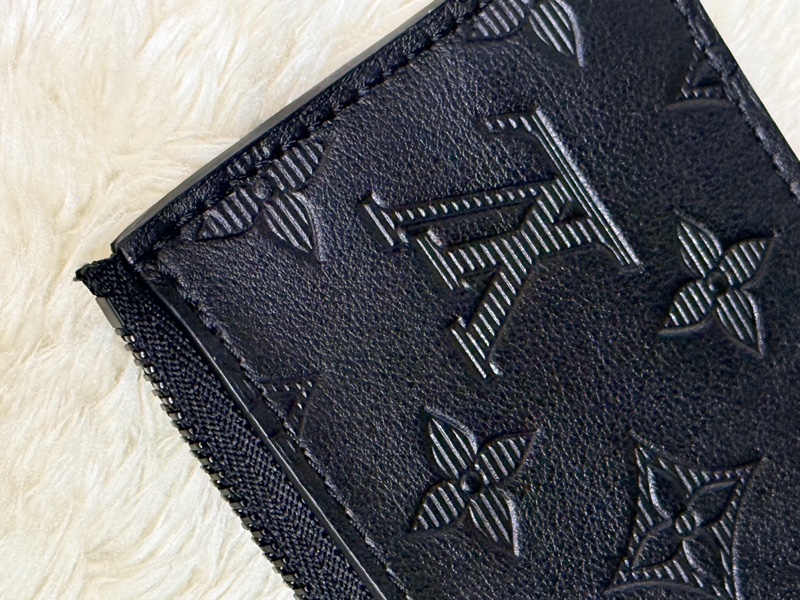 未使用99新✨LV 晶片款Gaston 全黑 牛皮 斜背包 附錢包-24