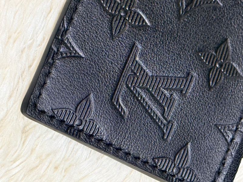 未使用99新✨LV 晶片款Gaston 全黑 牛皮 斜背包 附錢包-25