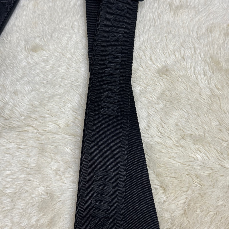 未使用99新✨LV 晶片款Gaston 全黑 牛皮 斜背包 附錢包-35