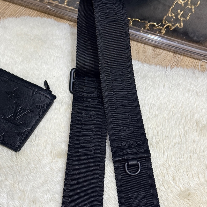 未使用99新✨LV 晶片款Gaston 全黑 牛皮 斜背包 附錢包-37