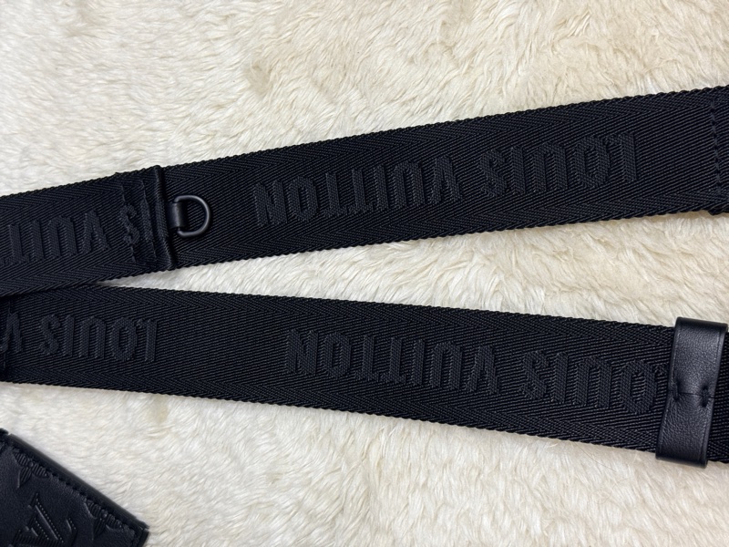 未使用99新✨LV 晶片款Gaston 全黑 牛皮 斜背包 附錢包-38