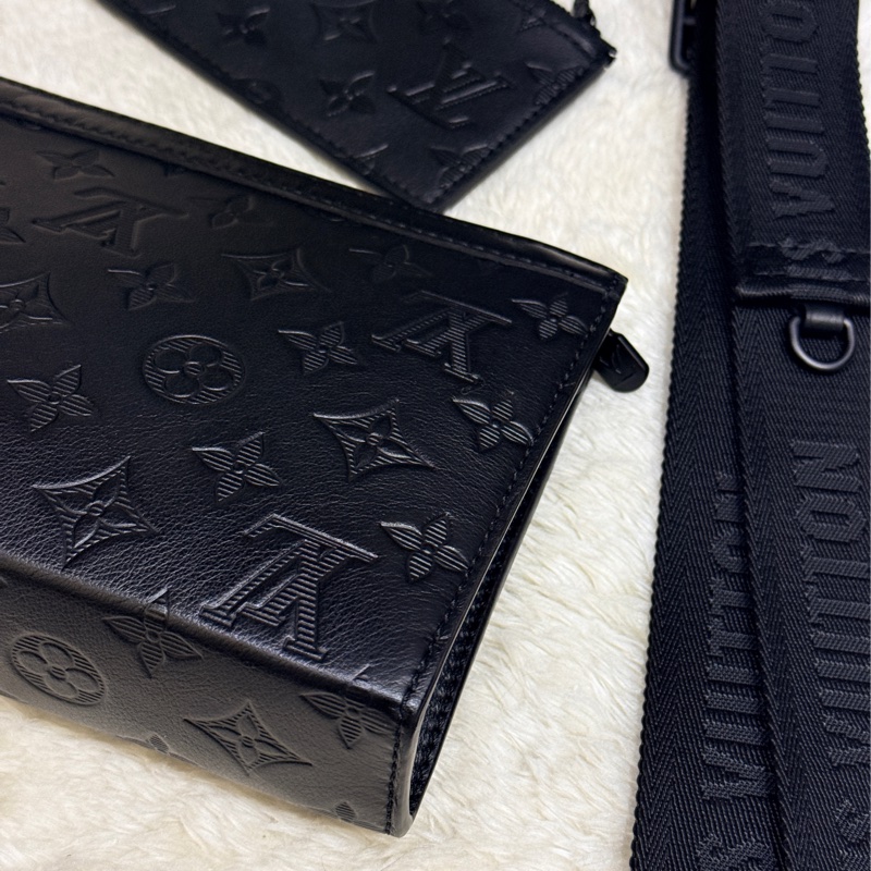 未使用99新✨LV 晶片款Gaston 全黑 牛皮 斜背包 附錢包-46