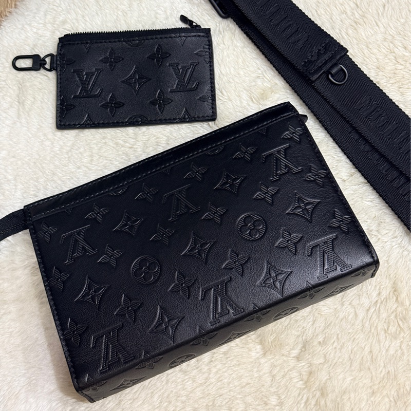 未使用99新✨LV 晶片款Gaston 全黑 牛皮 斜背包 附錢包-47