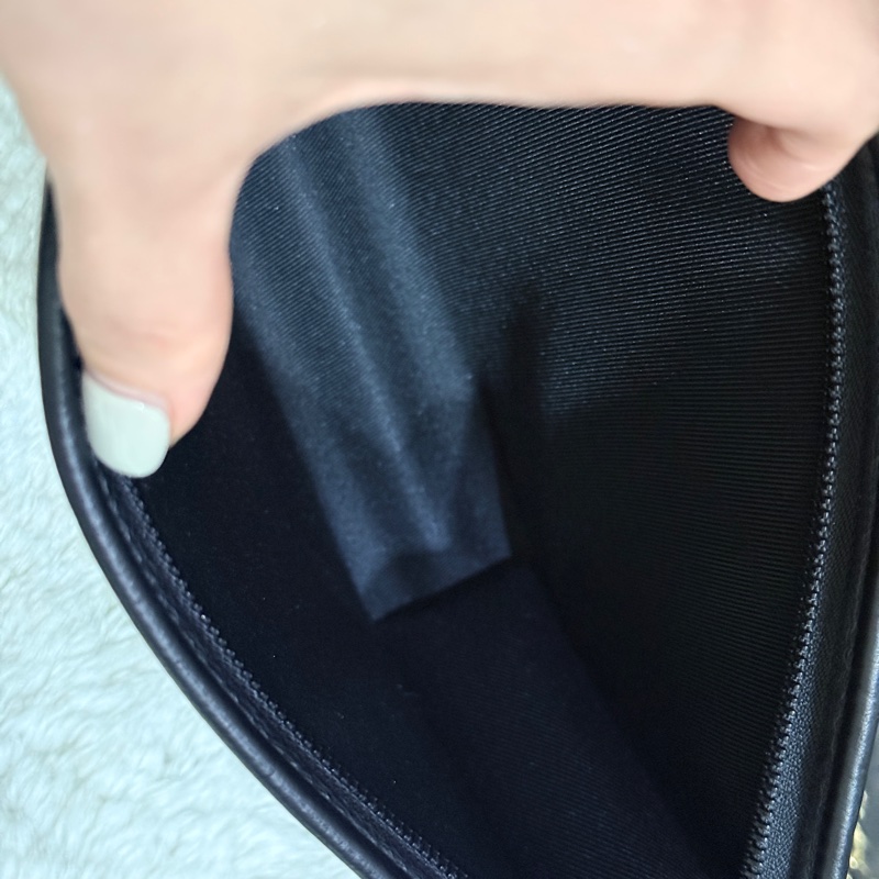 未使用99新✨LV 晶片款Gaston 全黑 牛皮 斜背包 附錢包-54