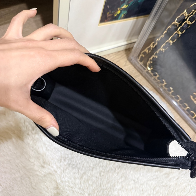 未使用99新✨LV 晶片款Gaston 全黑 牛皮 斜背包 附錢包-55