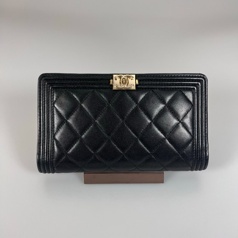 CHANEL BOY對開長夾羊皮黑 24開-0