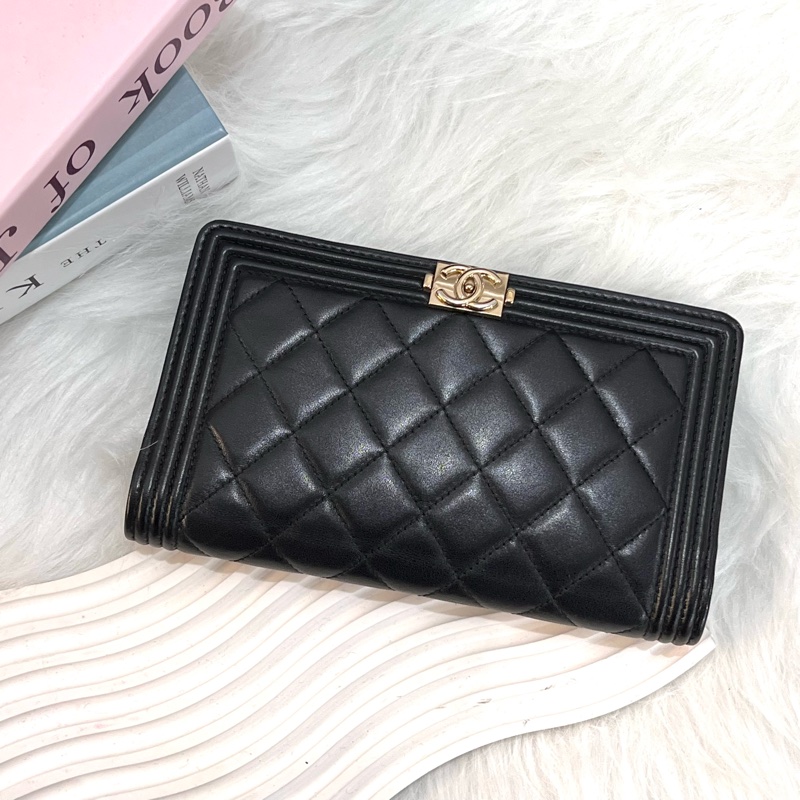 CHANEL BOY對開長夾羊皮黑 24開-0