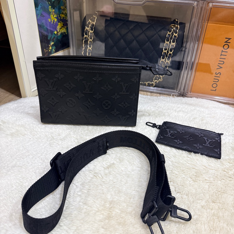 未使用99新✨LV 晶片款Gaston 全黑 牛皮 斜背包 附錢包-3