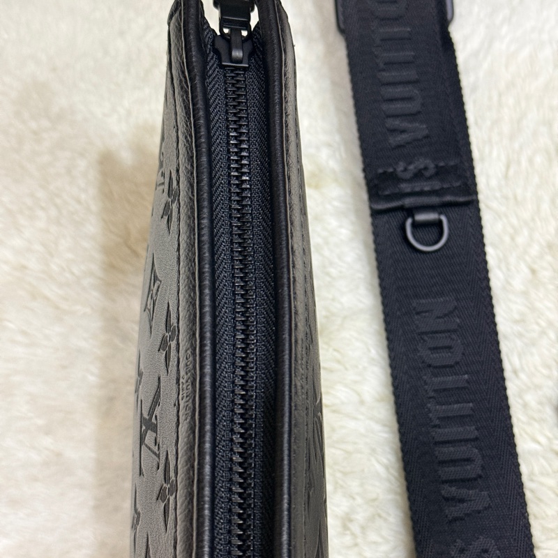 未使用99新✨LV 晶片款Gaston 全黑 牛皮 斜背包 附錢包-9