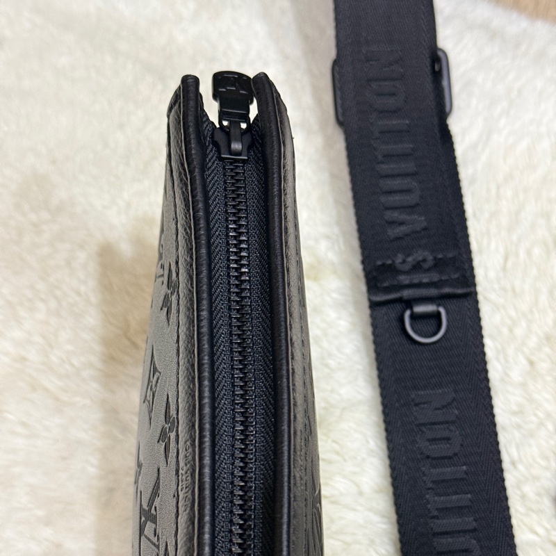 未使用99新✨LV 晶片款Gaston 全黑 牛皮 斜背包 附錢包-11