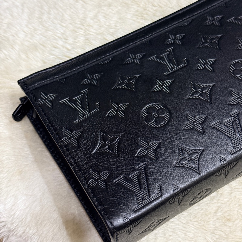 未使用99新✨LV 晶片款Gaston 全黑 牛皮 斜背包 附錢包-20