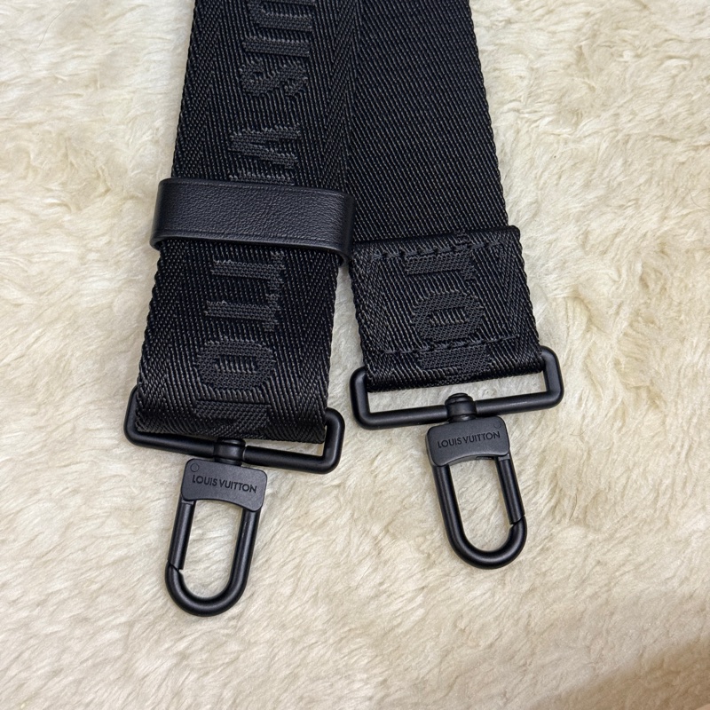 未使用99新✨LV 晶片款Gaston 全黑 牛皮 斜背包 附錢包-25