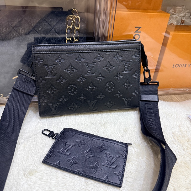 未使用99新✨LV 晶片款Gaston 全黑 牛皮 斜背包 附錢包-29