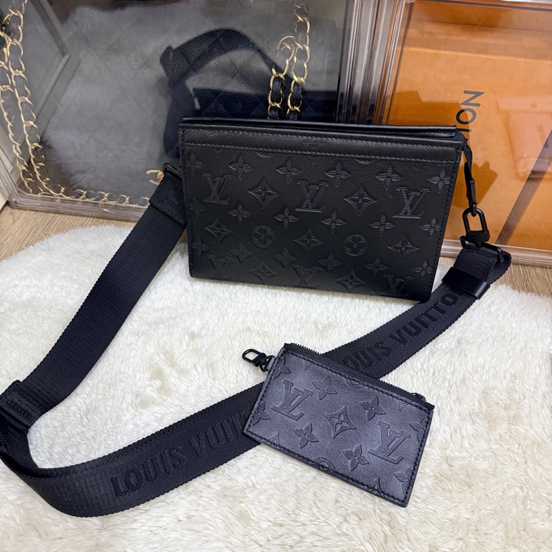 未使用99新✨LV 晶片款Gaston 全黑 牛皮 斜背包 附錢包-31