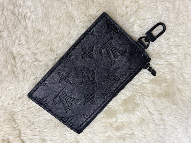 未使用99新✨LV 晶片款Gaston 全黑 牛皮 斜背包 附錢包-34