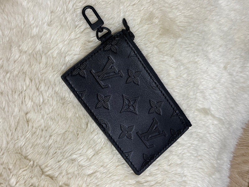 未使用99新✨LV 晶片款Gaston 全黑 牛皮 斜背包 附錢包-40