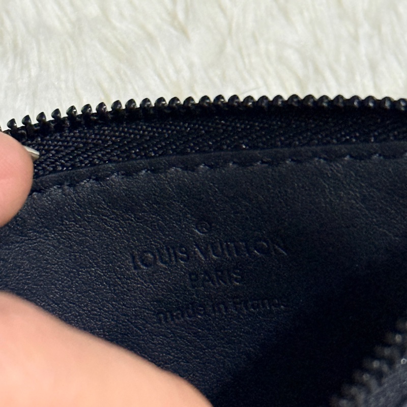 未使用99新✨LV 晶片款Gaston 全黑 牛皮 斜背包 附錢包-54