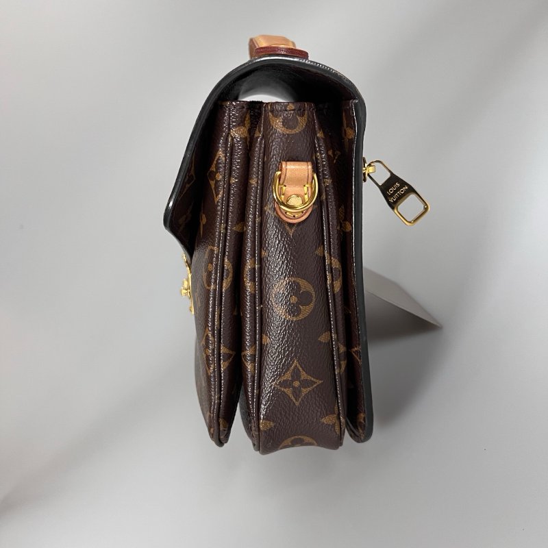 LV M44875 老花郵差包-3