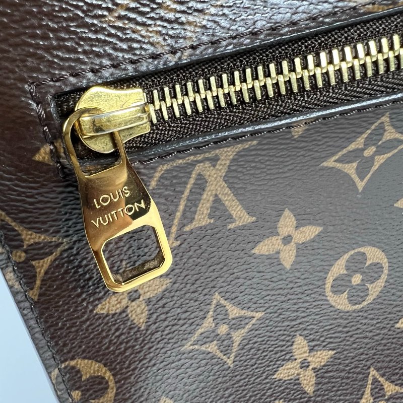 LV M44875 老花郵差包-11