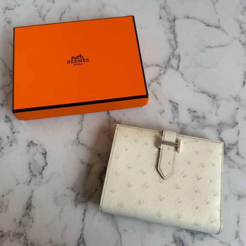 Hermes米白鴕鳥皮銀釦短夾-0