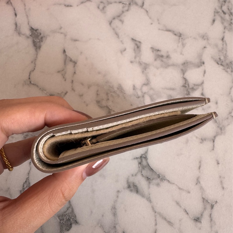 Hermes米白鴕鳥皮銀釦短夾-3