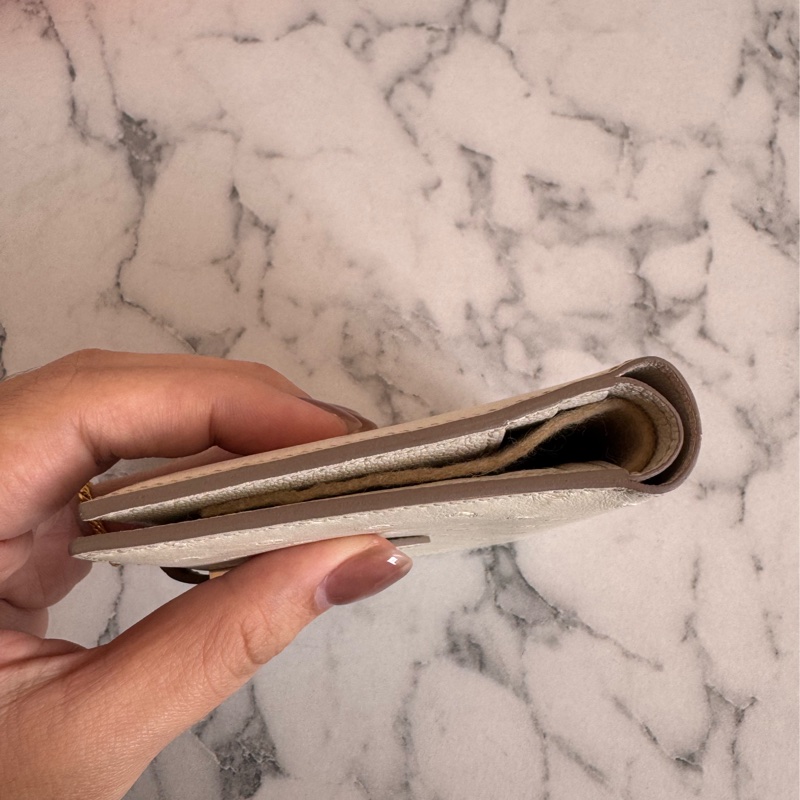 Hermes米白鴕鳥皮銀釦短夾-5