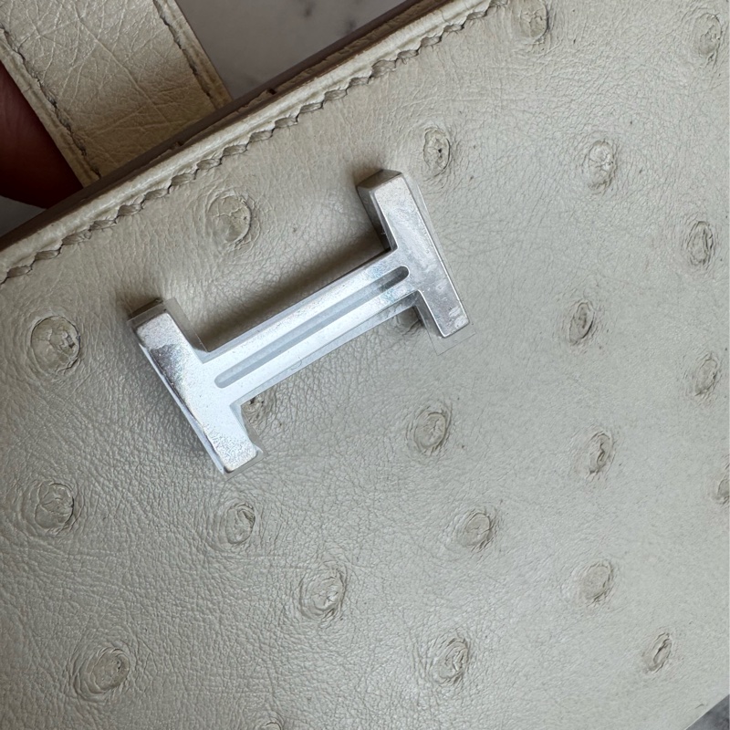 Hermes米白鴕鳥皮銀釦短夾-12