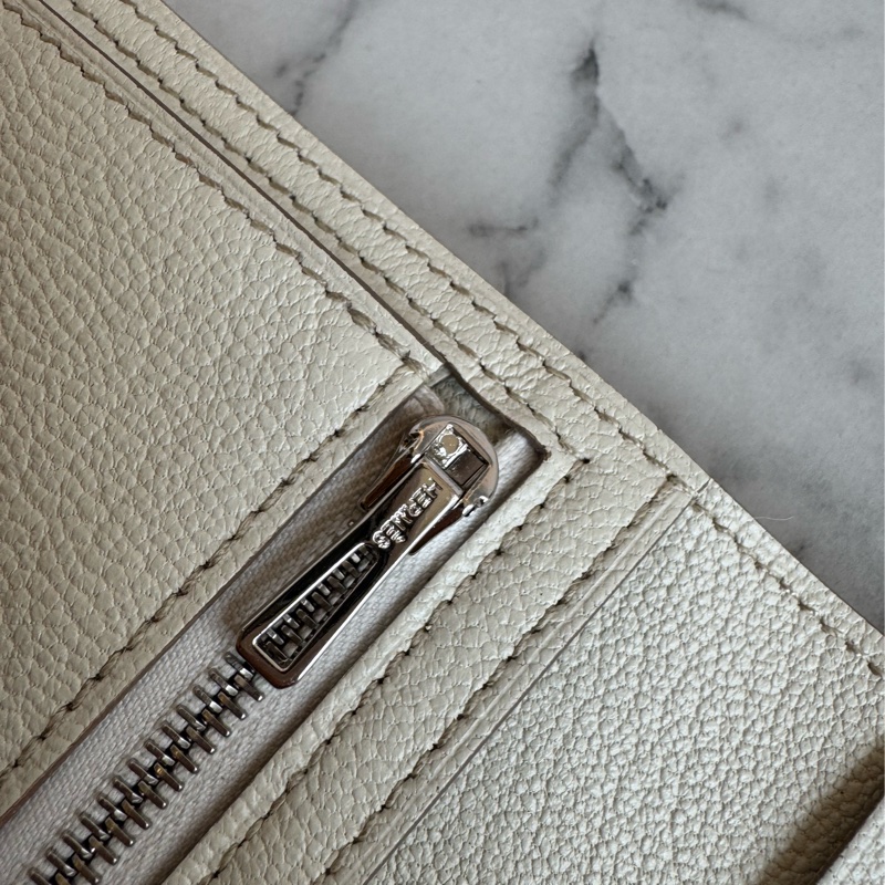 Hermes米白鴕鳥皮銀釦短夾-18